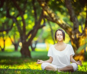 在线体育博彩-超级替补C罗登场瞬间破局，海港钢铁防线如纸糊般崩塌，超级替补C罗登场即破门，海港防线瞬间崩塌
