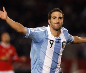 在线体育博彩-绝世弧线，补时世界波定乾坤，姆巴佩与C罗的史诗对决，绝世弧线定乾坤，姆巴佩补时世界波致敬C罗